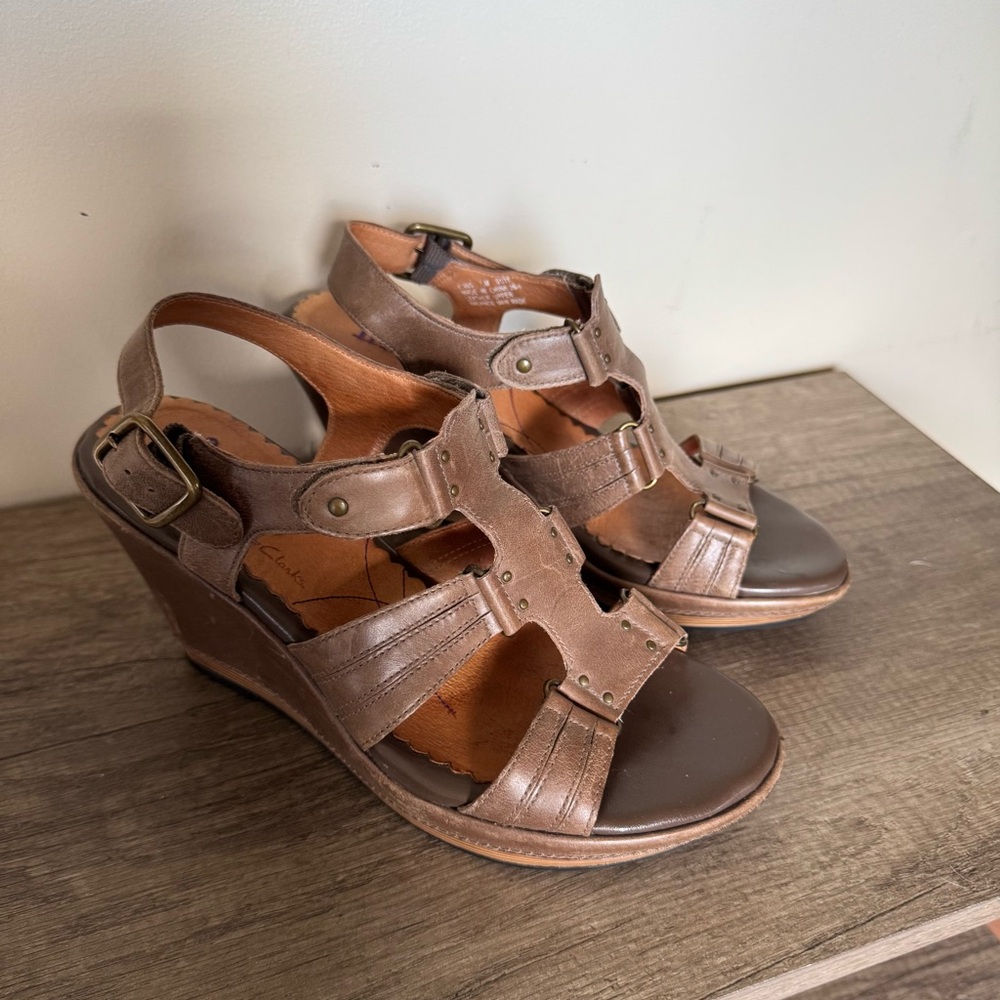 Clarks Indigo Leather Wedge Sandals EUC